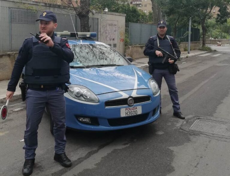 Si da a precipitosa fuga alla vista della volante della Polizia: arrestato pusher