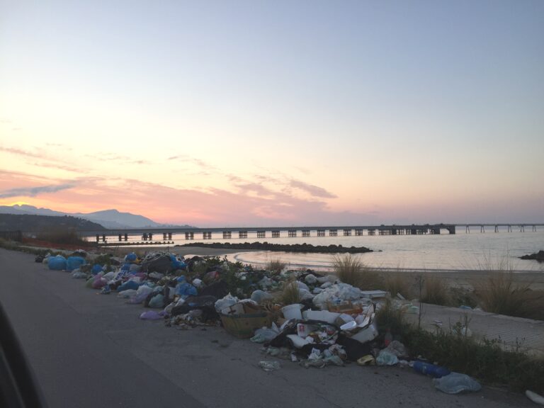 Termini Imerese. Agglomerato industriale, una discarica a cielo aperto
