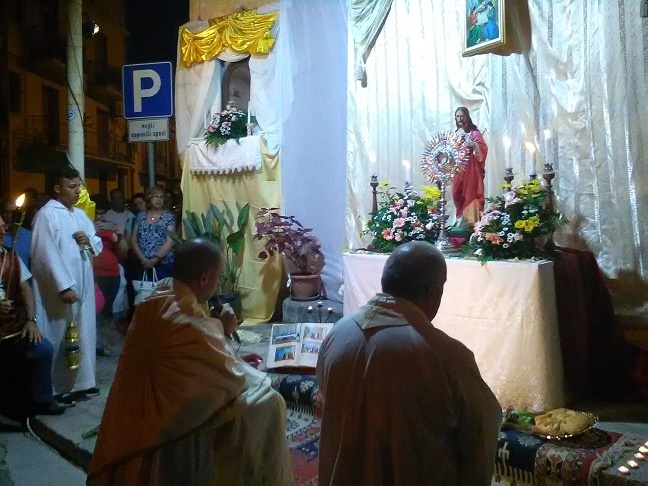 Termini Imerese, grande affluenza di fedeli alla processione dell’Adorazione Eucaristica organizzata dalla parrocchia San Carlo