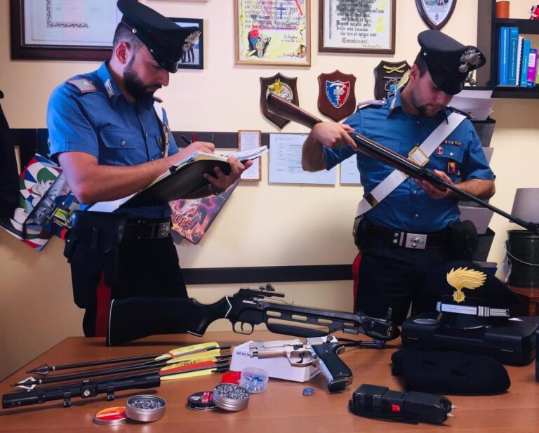 Sfiorata la tragedia a seguito di una lite tra vicini. Carabinieri arrestano tre persone