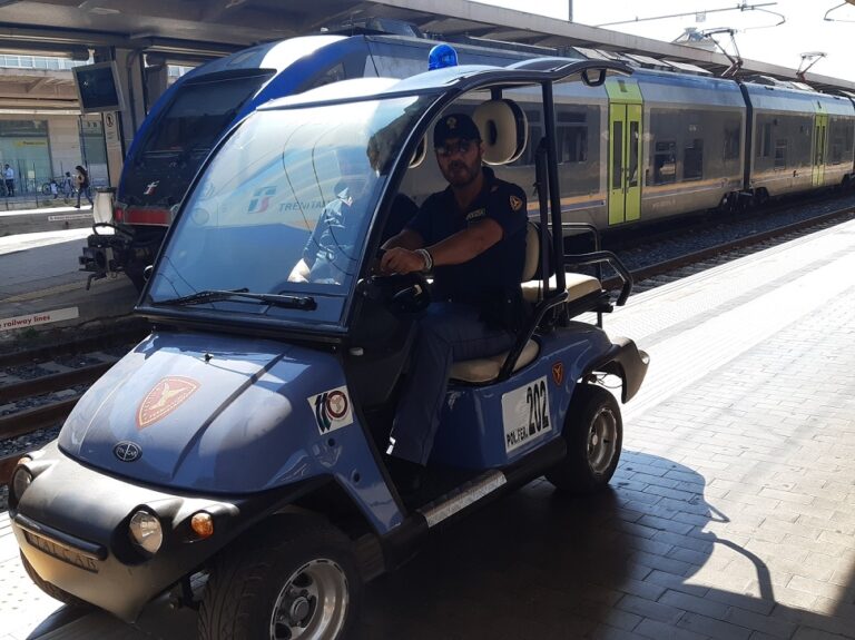 Stazioni siciliane: nel periodo estivo la Polfer ha identificato 17.453 persone sospette e scortato 1.616 treni “critici”