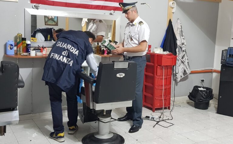 La Guardia di Finanza scopre parrucchiere abusivo