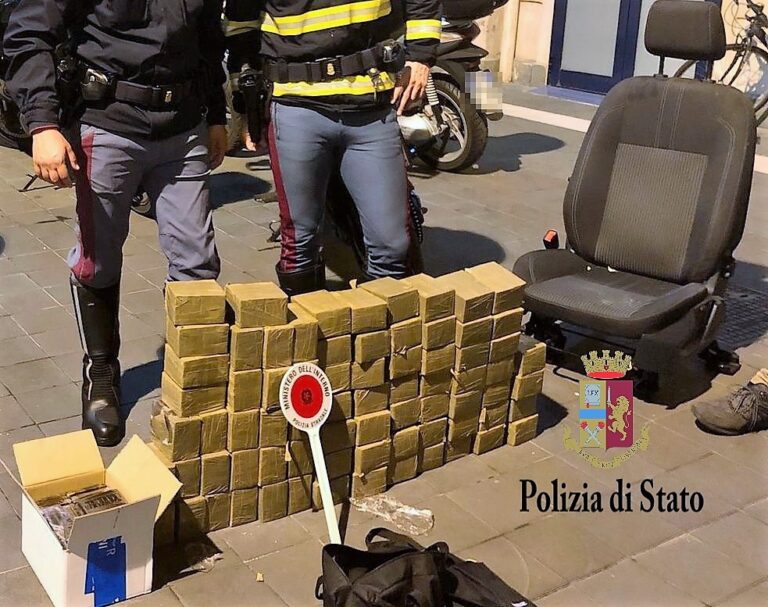 Casello autostradale di Buonfornello: diceva di comprare “cassate siciliane” da vendere in Germania, invece trasportava 80 kg di hashish. Arrestato