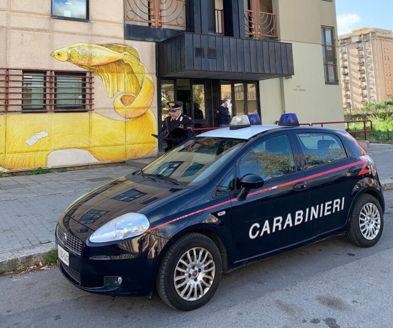 Tenta di riscuotere un rimborso con documenti falsi, 28enne arrestato dai Carabinieri