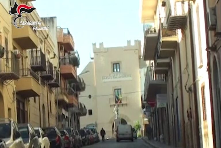 Decapitata la Giunta di Casteldaccia: arrestati sindaco, vicesindaco, assessore. E due funzionari comunali