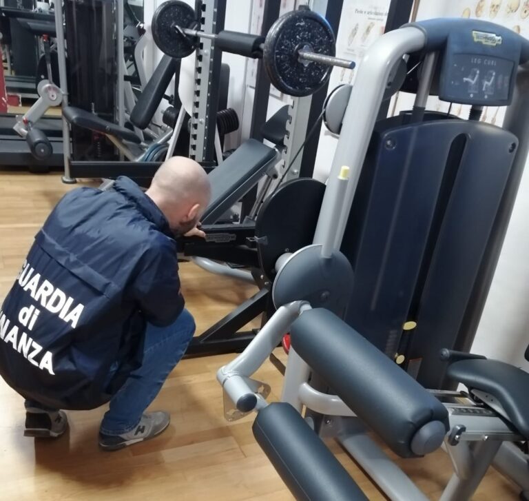 Cefalù, Guardia di Finanza sequestra numerosa attrezzatura sportiva contraffatta