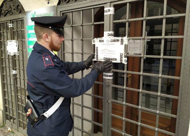 Carabinieri scoprono centro scommesse clandestino: 2 denunciati e sanzioni per 163.000 euro