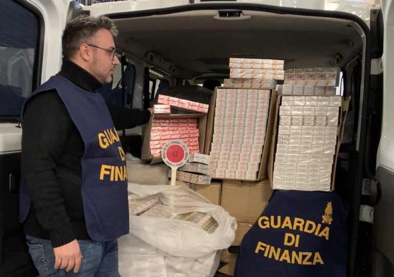 A19, finanzieri sequestrano 268 kg di sigarette di contrabbando