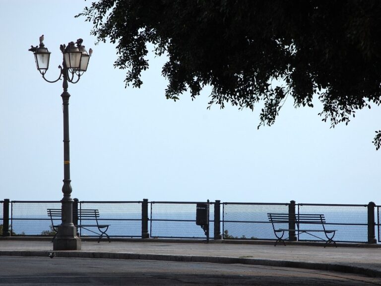 Termini Imerese, ma chi controlla il Belvedere? È mai possibile che alle 11 del mattino ci sono persone che passeggiano tranquillamente?