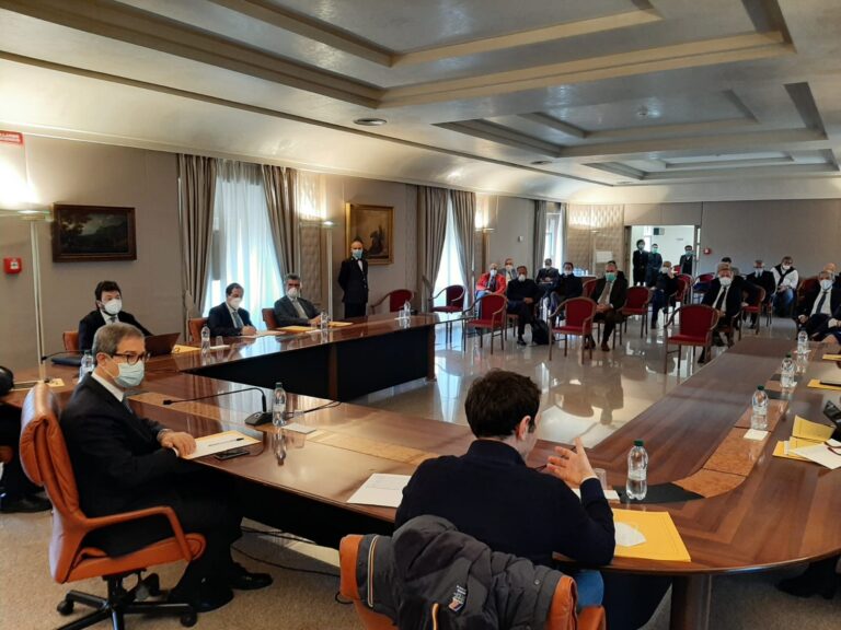 Musumeci incontra manager della Sanità: fase sanitaria a lungo termine per contrastare ‘colpi di coda’ del virus