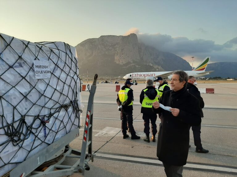 Atterrato all’aeroporto Falcone Borsellino aereo con 40 tonnellate di dispositivi sanitari. Le forniture provenienti dalla Cina