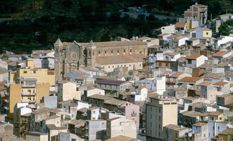 Centri storici: dalla Regione 75 milioni per la riqualificazione. Nel comprensorio finanziamenti per i comuni di Collesano, San Mauro Castelverde, Caltavuturo, Castellana Sicula, Geraci Siculo