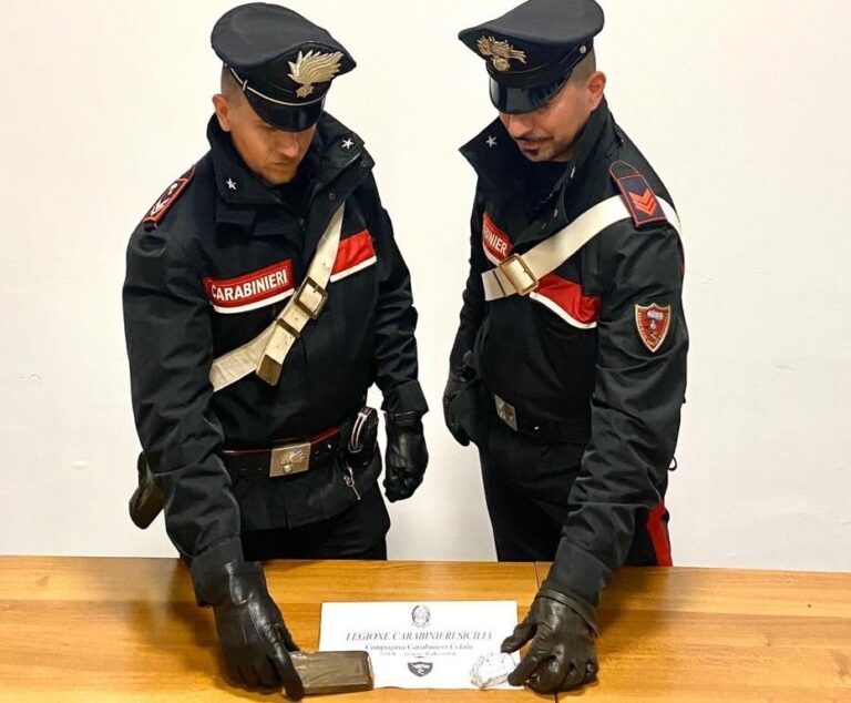 Trasportano droga e tentano di disfarsene, Carabinieri arrestano tre giovani