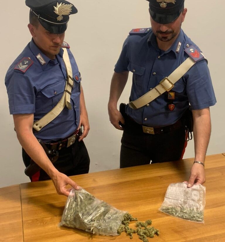 Scillato. Carabinieri fermano un giovane, ma dall’abitacolo proviene un forte odore: era marijuana. Arrestato