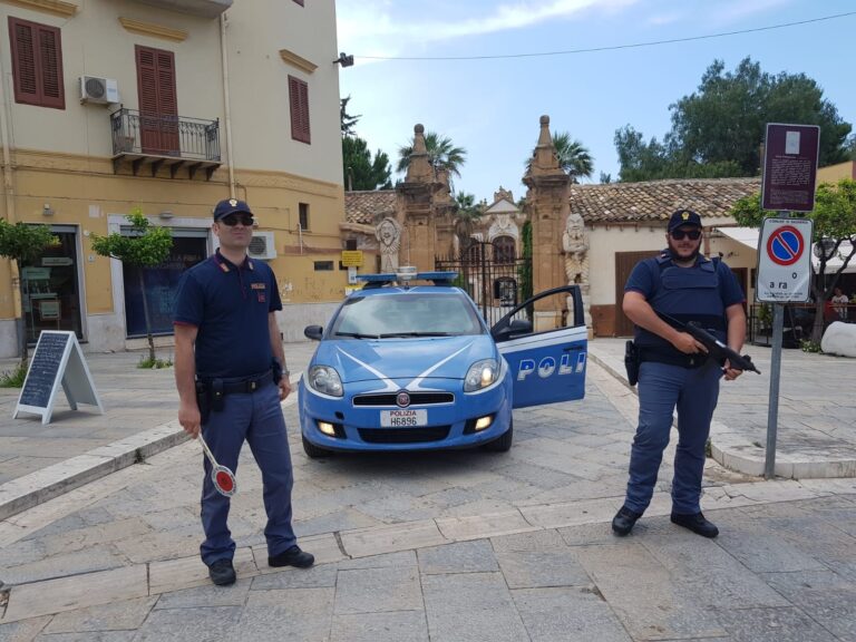 Svaligiava auto parcheggiate in un’area condominiale. Arrestato dalla Polizia