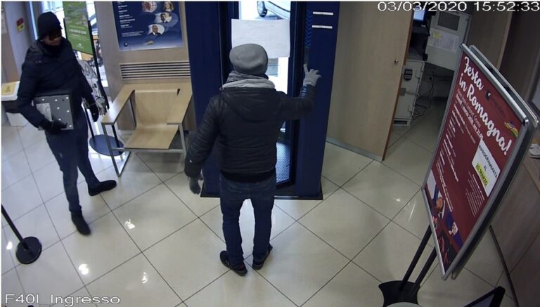 In quattro avevano rapinato la filiale della Banca di Romagna di Cesena. Tutti individuati e catturati. Un arresto anche a Trabia