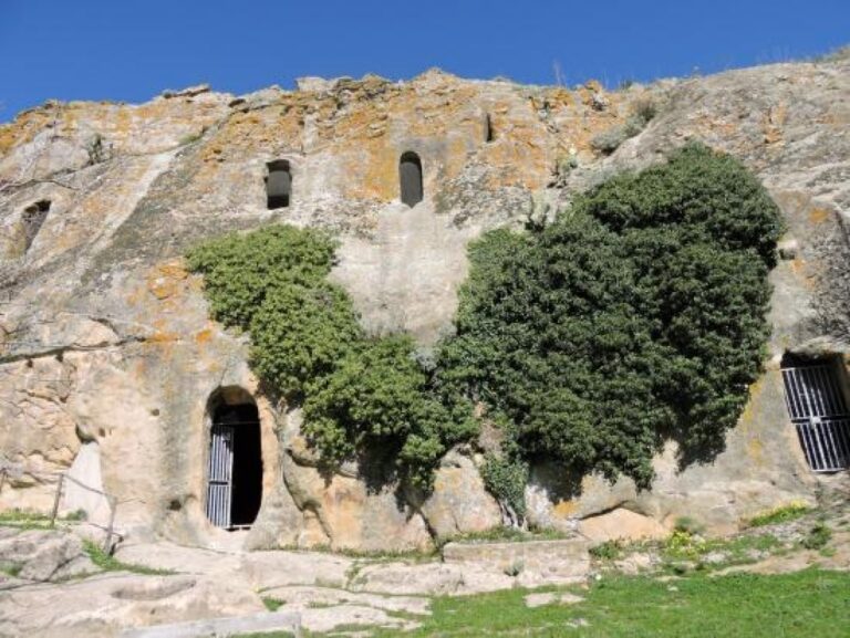 Albergo Diffuso Sicilia: alla Gurfa sulle tracce di Minosse e Dedalo per un Turismo esperienziale ed ecosostenibile nell’Entroterra Siculo