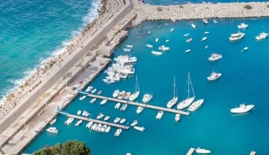 Cefalù, la denuncia di un turista amareggiato