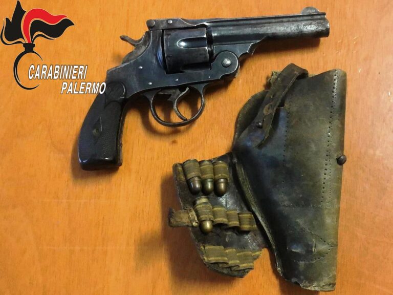 Gli trovano in casa revolver con matricola abrasa. Arrestato su disposizione della Procura della Repubblica di Termini Imerese
