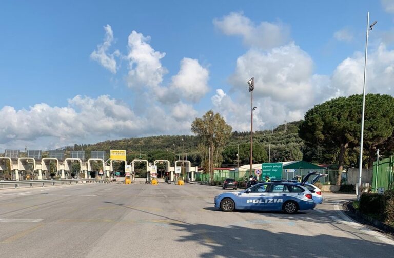 Buonfornello, Polizia sequestra in autostrada 900 chilogrammi di prodotti alimentari in cattivo stato destinati a negozi di Cefalù