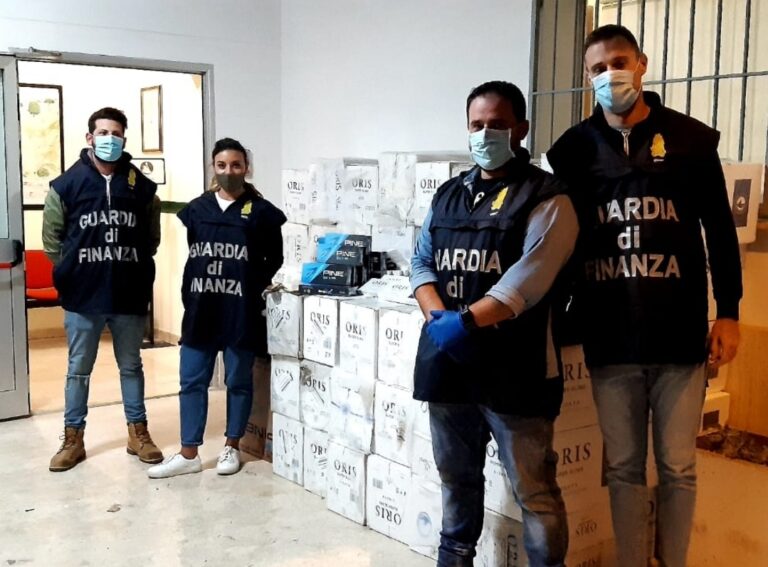 Sequestrate 700 kg di sigarette di contrabbando provenienti da Nord Africa. Avrebbero fruttato all’organizzazione oltre 100.000 euro