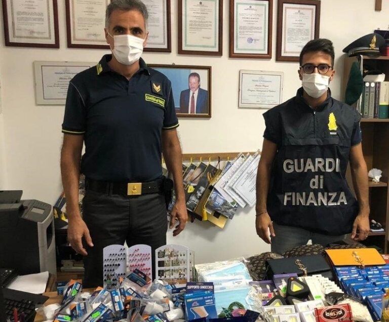 Guardia di Finanza sequestra oltre 100 articoli di cartoleria non conformi al codice di consumo