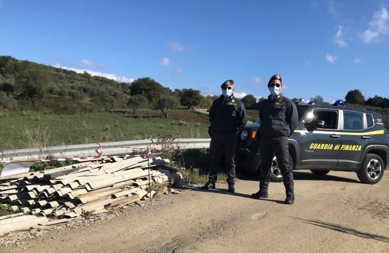 Sequestrata discarica abusiva di lastre di eternit