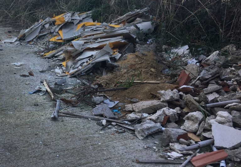 Strada provinciale Termini Imerese – Caccamo: cresce la discarica abusiva. Ma non interviene né la Provincia ne il Comune