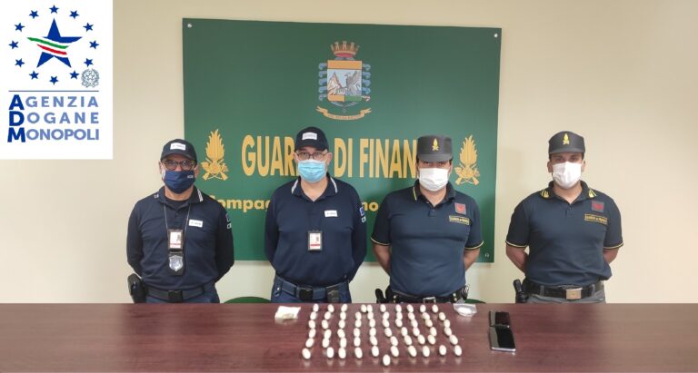 Arrestato all’aeroporto Falcone Borsellino nigeriano con un chilogrammo di eroina nello stomaco
