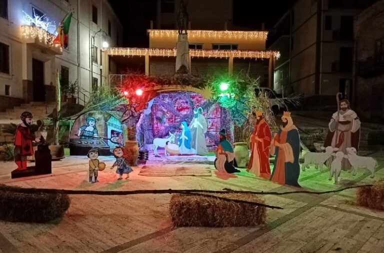 Natale al tempo del Covid-19: a Montemaggiore Belsito presepe figurativo in Piazza Roma