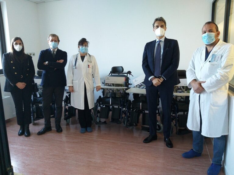 Cefalù: ARS dona all’ospedale Giglio cinque “sedie” per pazienti disabili