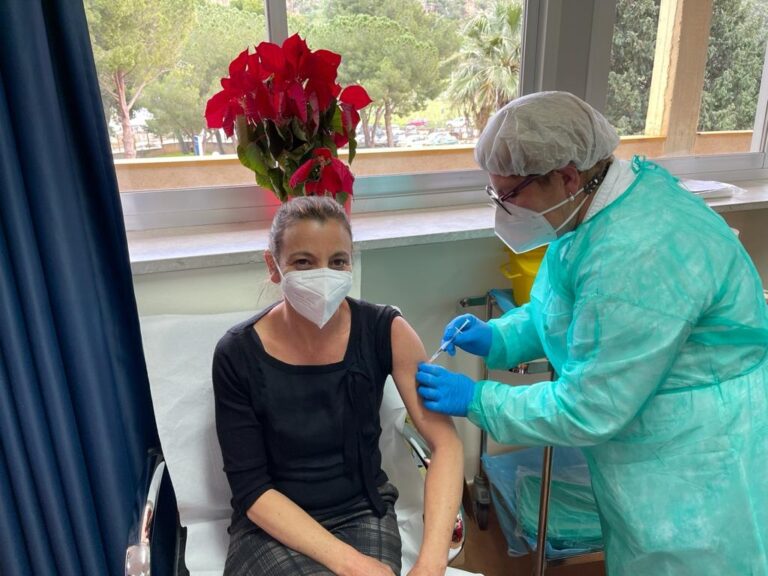 Vaccinati 374 operatori sanitari negli ospedali di Termini Imerese, Cefalù e Petralia Sottana