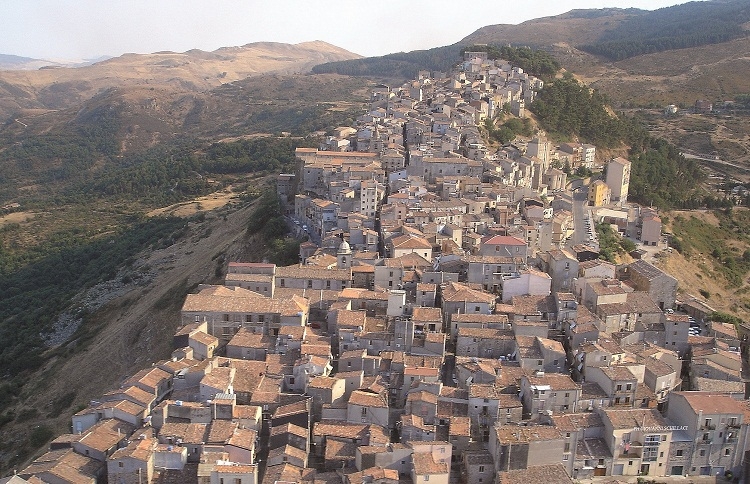 Geraci Siculo unico comune siciliano candidato alla finale del “Borgo dei Borghi”. Ecco come votare