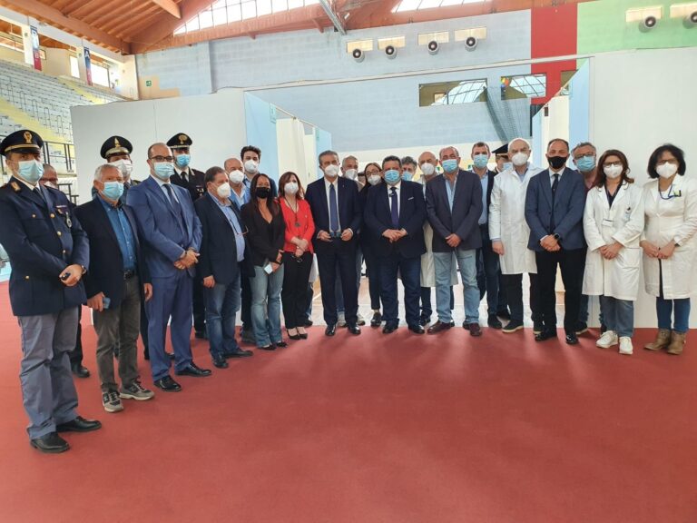 Cefalù, inaugurato l’Hub vaccinale al Palazzetto dello sport “Marzio Tricoli”