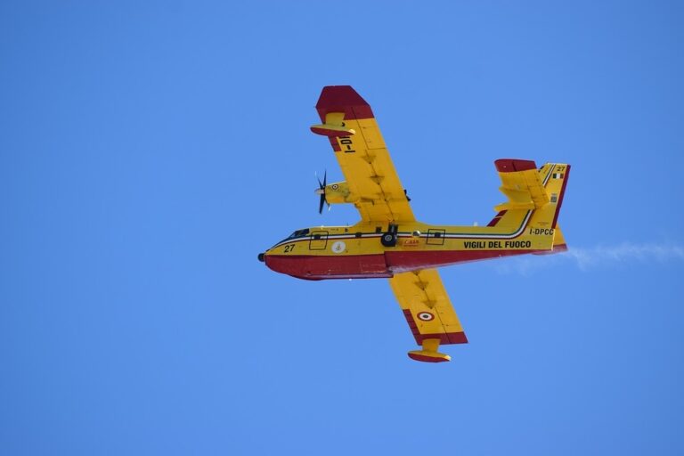 Una campagna di prevenzione antincendio a parole e con i Canadair
