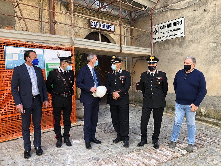 Lavori di restauro nella caserma carabinieri di Polizzi Generosa: visita dell’assessore regionale alle Infrastrutture
