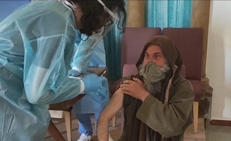 Biagio Conte si è vaccinato: “fatelo tutti, questo semplice gesto ci farà uscire dalla pandemia”