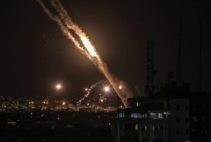 Israele. Truppe di terra e di cielo attaccano Striscia di Gaza: primi morti