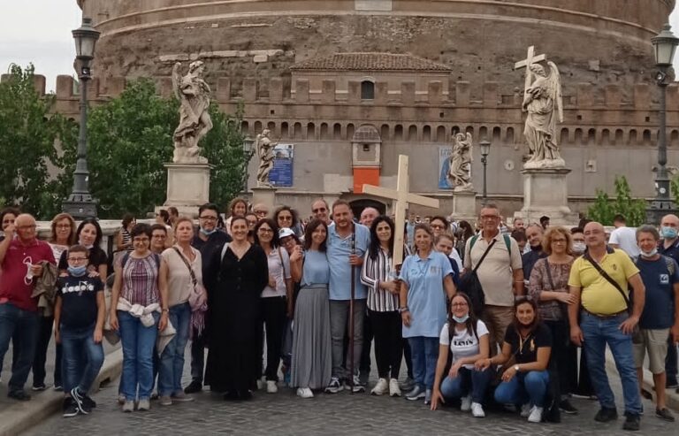 Salvo Valenti il siciliano che afferma di avere contatti con San Michele Arcangelo torna in Francia per incontrare i 70 Gruppi di preghiera