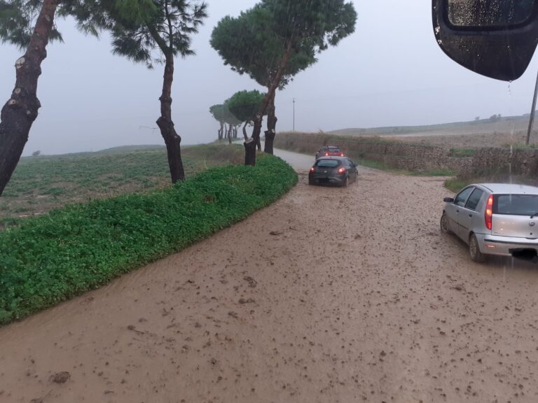 Sciara: la SP21 invasa dal fango, le immagini con le segnalazioni dei lettori