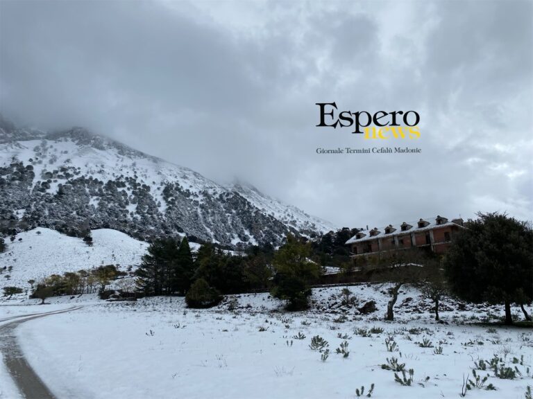 L’aria artica porta le neve sulle Madonie ma tra mezzi arrugginiti e rifugi abbandonati si aggirano i fantasmi