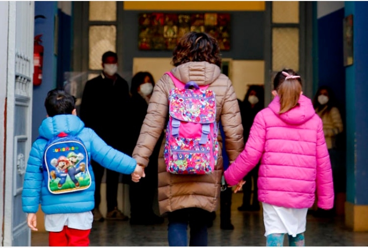 Scuola, in Sicilia si ritorna in aula il 10 gennaio