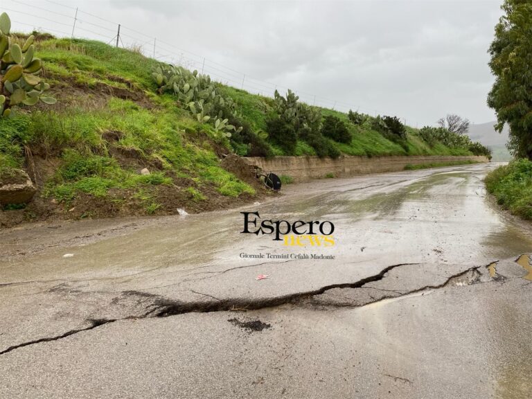 Sciara: torna il maltempo e la SP21 è diventata un colabrodo, seri rischi per la viabilità