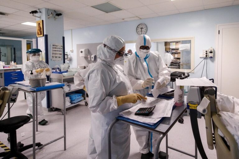 Covid, in Sicilia risalgono ricoveri e terapie intensive