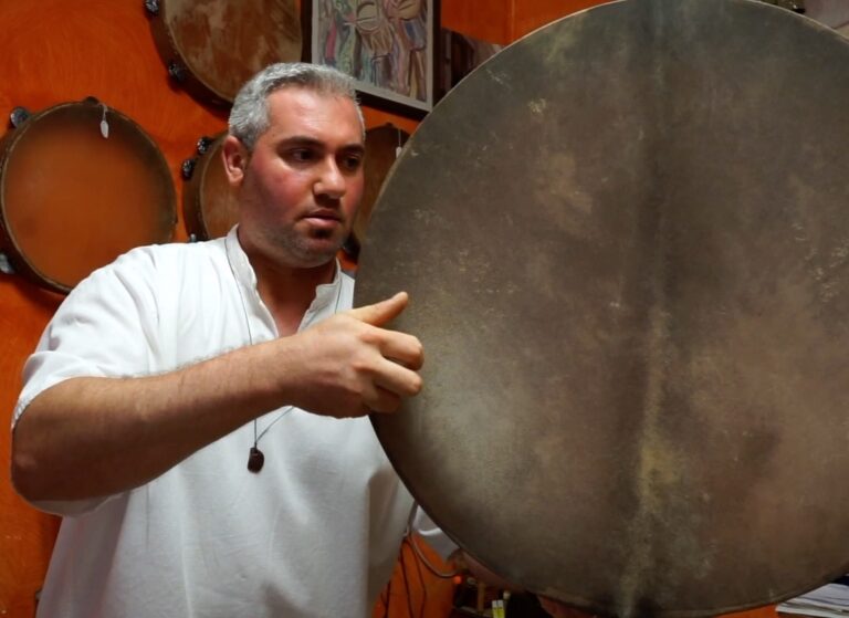 Gangi, l’artigiano del tamburo Fabrizio Fazio inserito nel libro dei “Tesori umani viventi”