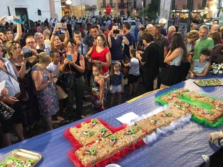 Isola delle Femmine, ritorna la festa di S. Pietro con degustazione del mega dolce e regalo del ventaglio alle future spose