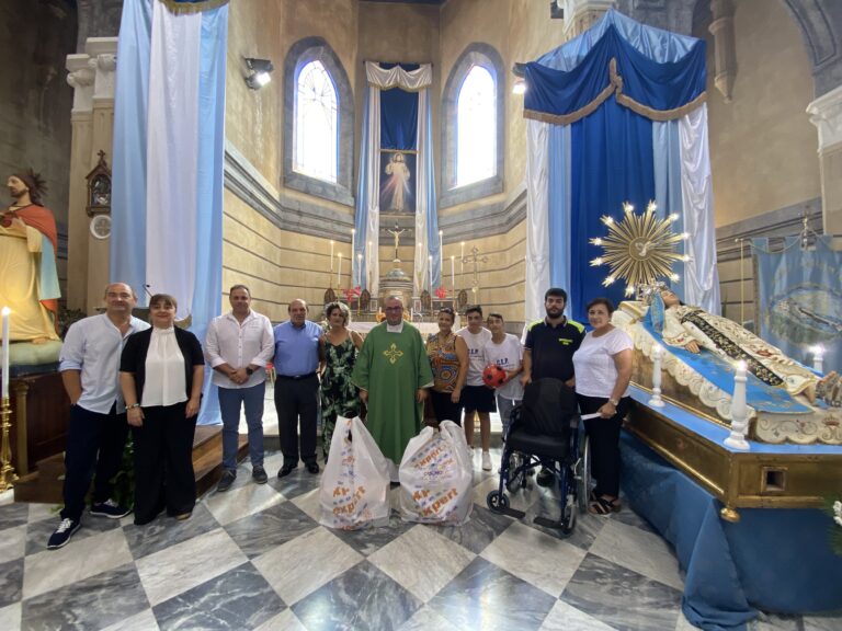 Donate a Sciara e Cefalù due sedie a rotelle e dei giocattoli: “portiamo il sorriso a chi lo ha perduto”
