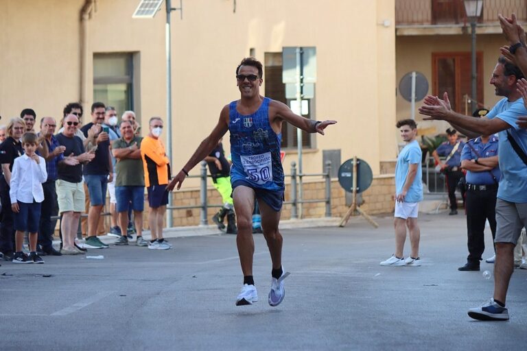 Montemaggiore Belsito, l’atleta Mario Piraino vince il 44° Trofeo S.S. Crocifisso
