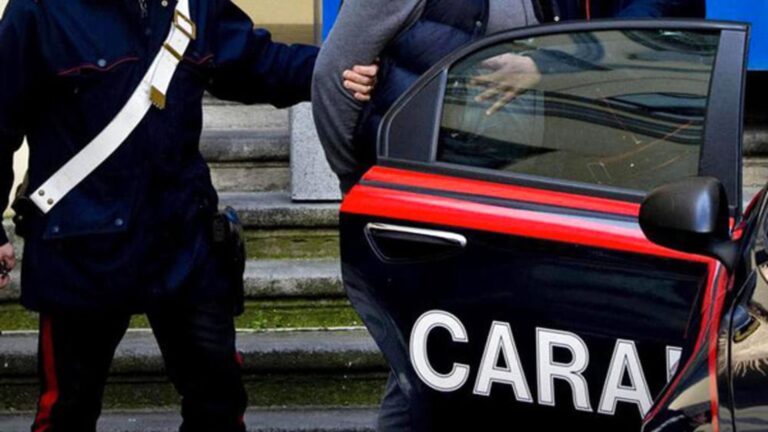 Palermo: stava tentando di rubare in un negozio, il proprietario lo blocca e lo fa arrestare dai Carabinieri