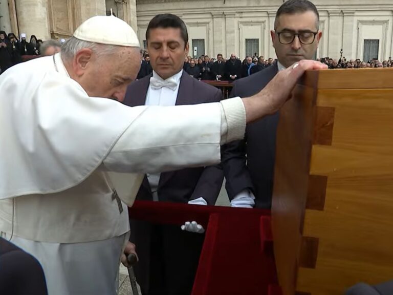 “SANTO SUBITO”: il racconto del nostro inviato in Vaticano ai funerali di Papa Bendetto XVI